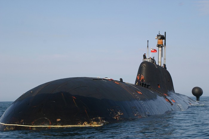 Từ năm 1983 đến nay, có 25 tàu ngầm thuộc dự án 971 được lên kế hoạch xây dựng, trong đó 13 chiếc được đóng tại xưởng đóng tàu Đoàn thanh niên cộng sản Lenin (số 199) ở Komsomolsk-on-Amur và 12 chiếc tại xưởng đóng tàu miền Bắc (số 402) ở Severodvinsk.